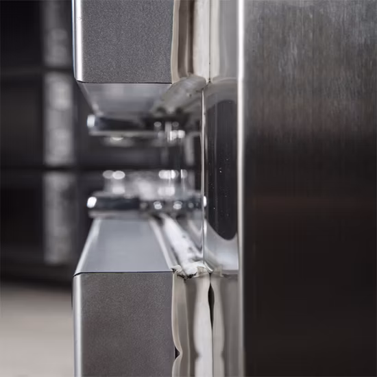 Roundfin Leichenkühlschrank für 2–3 Leichen mit seitlich offener Tür